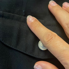 Load image into Gallery viewer, Camicia nera con toppe