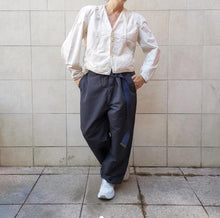 Load image into Gallery viewer, Blusa Michiko koshino , in cotone color panna con stampa , onesize