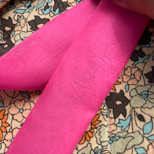 Load image into Gallery viewer, Jeogori giacca Hanbok sartoriale color nude con fiori sui toni del rosa