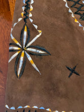 Load image into Gallery viewer, Gilet in montone afghano ricamato vintage