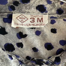 Load image into Gallery viewer, Camicia grigia con stampe viola/nere 80s