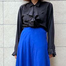 Load image into Gallery viewer, Camicia in seta nera con jabot 80s