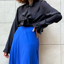 Load image into Gallery viewer, Camicia in seta nera con jabot 80s