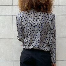 Load image into Gallery viewer, Camicia grigia con stampe viola/nere 80s