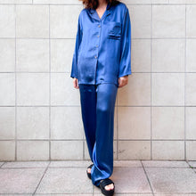 Load image into Gallery viewer, Pigiama in seta blu 90s