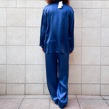 Load image into Gallery viewer, Pigiama in seta blu 90s
