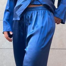 Load image into Gallery viewer, Pigiama in seta blu 90s