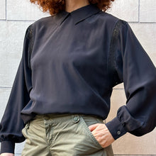 Load image into Gallery viewer, Camicia Basile nera seta 80s