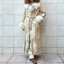 Load image into Gallery viewer, Cappotto sartoriale fur beige 2000s