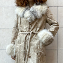Load image into Gallery viewer, Cappotto sartoriale fur beige 2000s