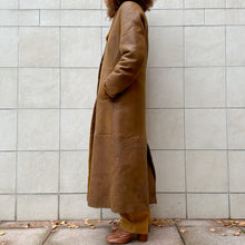 Load image into Gallery viewer, Montone  cappotto Santacroce di Firenze  color biscotto 2000s