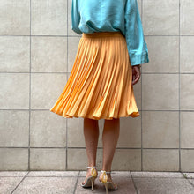Load image into Gallery viewer, Gonna Escada by Magaretha Ley plissettata 80s