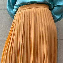Load image into Gallery viewer, Gonna Escada by Magaretha Ley plissettata 80s