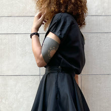 Load image into Gallery viewer, Blusa Escada by Margaretha ley seta 80s