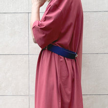 Load image into Gallery viewer, Mollami Dress Marsala/Ocra con martingala viola