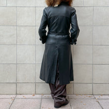 Load image into Gallery viewer, Trench in pelle nera 70s