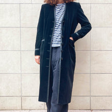 Load image into Gallery viewer, Trench Celine in velluto nero 80s
