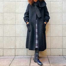 Load image into Gallery viewer, Cappotto nero in lana 70s