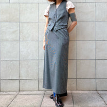 Load image into Gallery viewer, Completo gilet e gonna gessato nero/bianco 90s