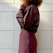 Load image into Gallery viewer, Camicia in jacquard di seta color bordeaux /viola 80s