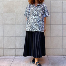 Load image into Gallery viewer, camicia divisa stampa bianca nera vintage