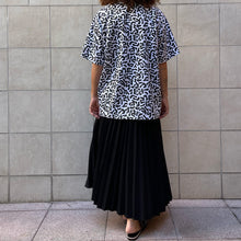 Load image into Gallery viewer, camicia divisa stampa bianca nera vintage