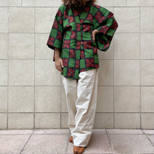 Load image into Gallery viewer, Haori verde con stampe geometriche floreali rosse e nere 70s