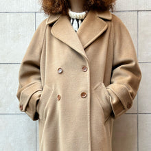Load image into Gallery viewer, Cappotto cammello tessuto Piacenza 80s