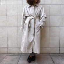 Load image into Gallery viewer, trench burberry con interno 80s