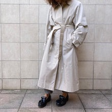 Load image into Gallery viewer, trench burberry con interno 80s
