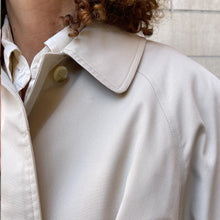 Load image into Gallery viewer, trench burberry con interno 80s
