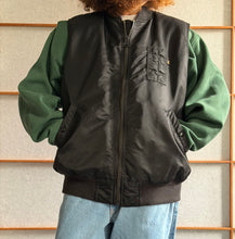 Load image into Gallery viewer, Bomber ALPHA  smanicato nero acquistato a Tokyo
