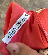 Load image into Gallery viewer, Sottoveste vintage sartoriale in seta - Rosa acceso con ricami écru
