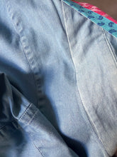 Load image into Gallery viewer, Camicia vintage Etro anni 2000 in denim con dettagli jacquard multicolore.
