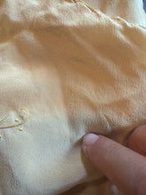 Load image into Gallery viewer, Camicia da notte vintage anni ’50 in seta color campagne   firmata Peony
