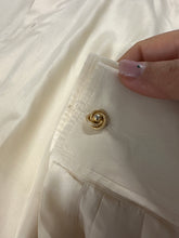 Load image into Gallery viewer, Camicia color burro in seta 70s/80s
