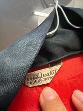 Load image into Gallery viewer, Vintage Souvenir Robe Giapponese Anni '60/'70  Drago Ricamato
