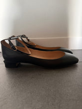 Load image into Gallery viewer, Valentino Garavani Leather Ankle Strap Pumps – Black | EU 40
