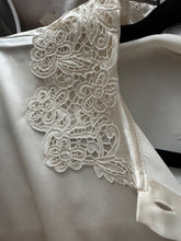 Load image into Gallery viewer, Abito sottoveste vintage Linclalor “Immagini” DEADSTOCK in rasatello di seta Fine anni ’80
