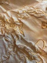 Load image into Gallery viewer, Camicia da notte vintage anni ’50 in seta color campagne   firmata Peony
