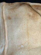 Load image into Gallery viewer, Ebaori Vintage Giapponese – Haori in Seta Nera con Kamon Fine anni ’50
