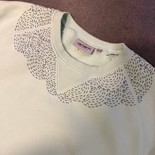 Load image into Gallery viewer, Felpa Carhartt  ricamo Sashiko onda pezze unico
