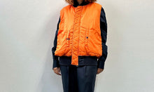 Load image into Gallery viewer, Bomber ALPHA  smanicato nero acquistato a Tokyo
