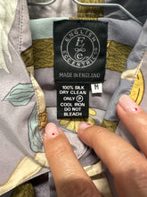 Load image into Gallery viewer, Camicia made England in seta 90s
