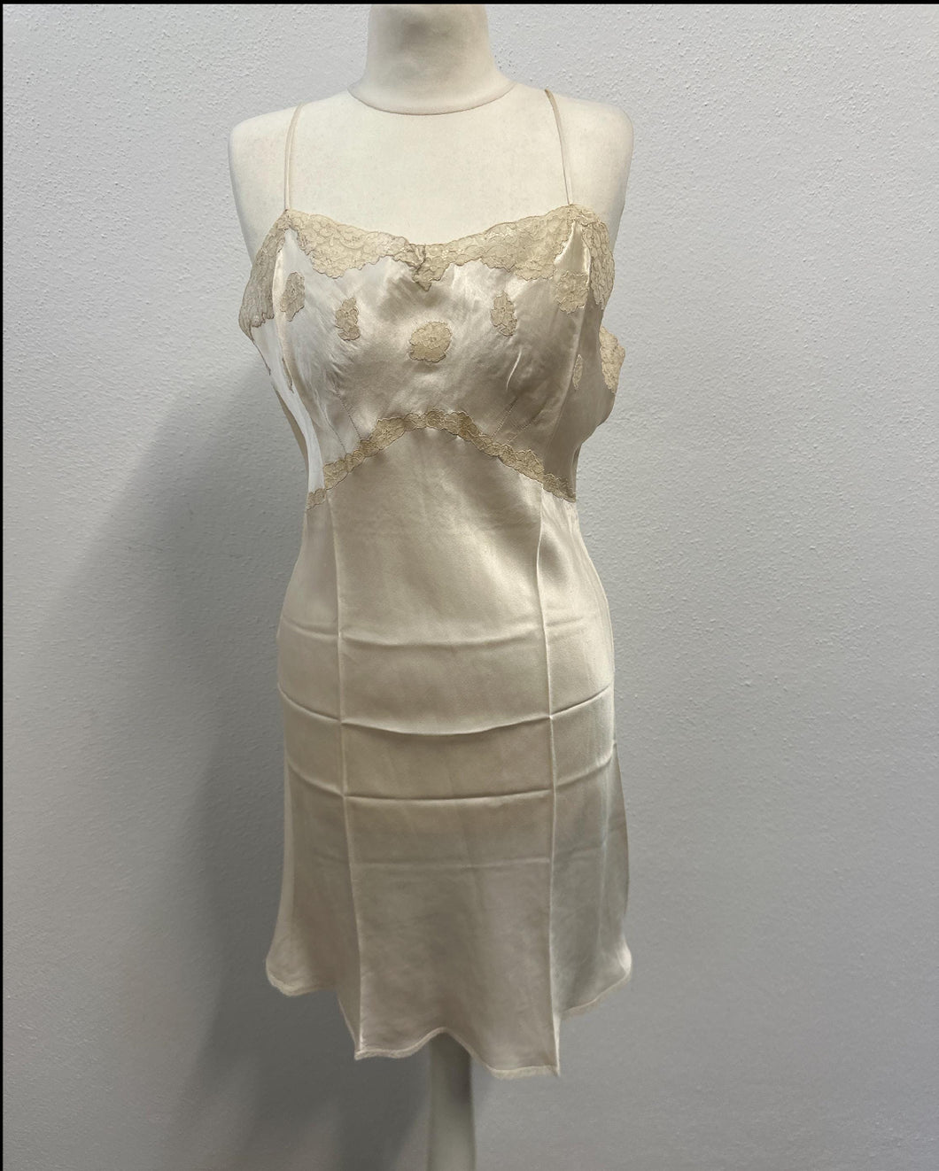 Sottoveste sartoriale vintage anni ’50 in raso di seta con pizzo