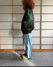 Load image into Gallery viewer, Bomber ALPHA  smanicato nero acquistato a Tokyo
