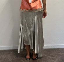 Load image into Gallery viewer, Gonna Atsuro Tayama – Y2K – satin argento Made in Japan
