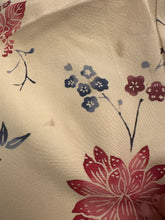 Load image into Gallery viewer, Haori color panna con fiori rosa 50s
