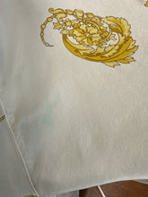 Load image into Gallery viewer, Camicia vintage in crêpe di seta – Stampa barocca anni ’90
