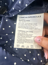 Load image into Gallery viewer, Trench Comme Des Garçon blu a pois bianchi 90s
